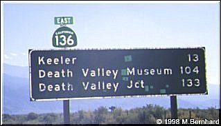 Straßenschild an der Einfahrt ins Death Valley